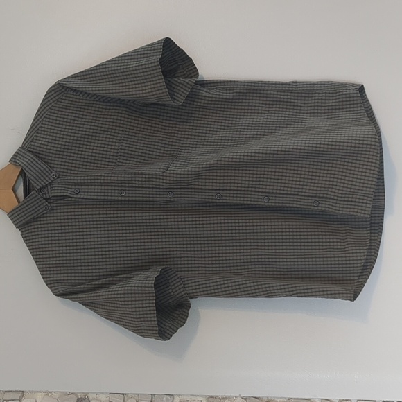 Denver Hayes Shirt Mens SZ Large Gray and Black Striped Button Down Short Sleeve - Picture 1 of 8